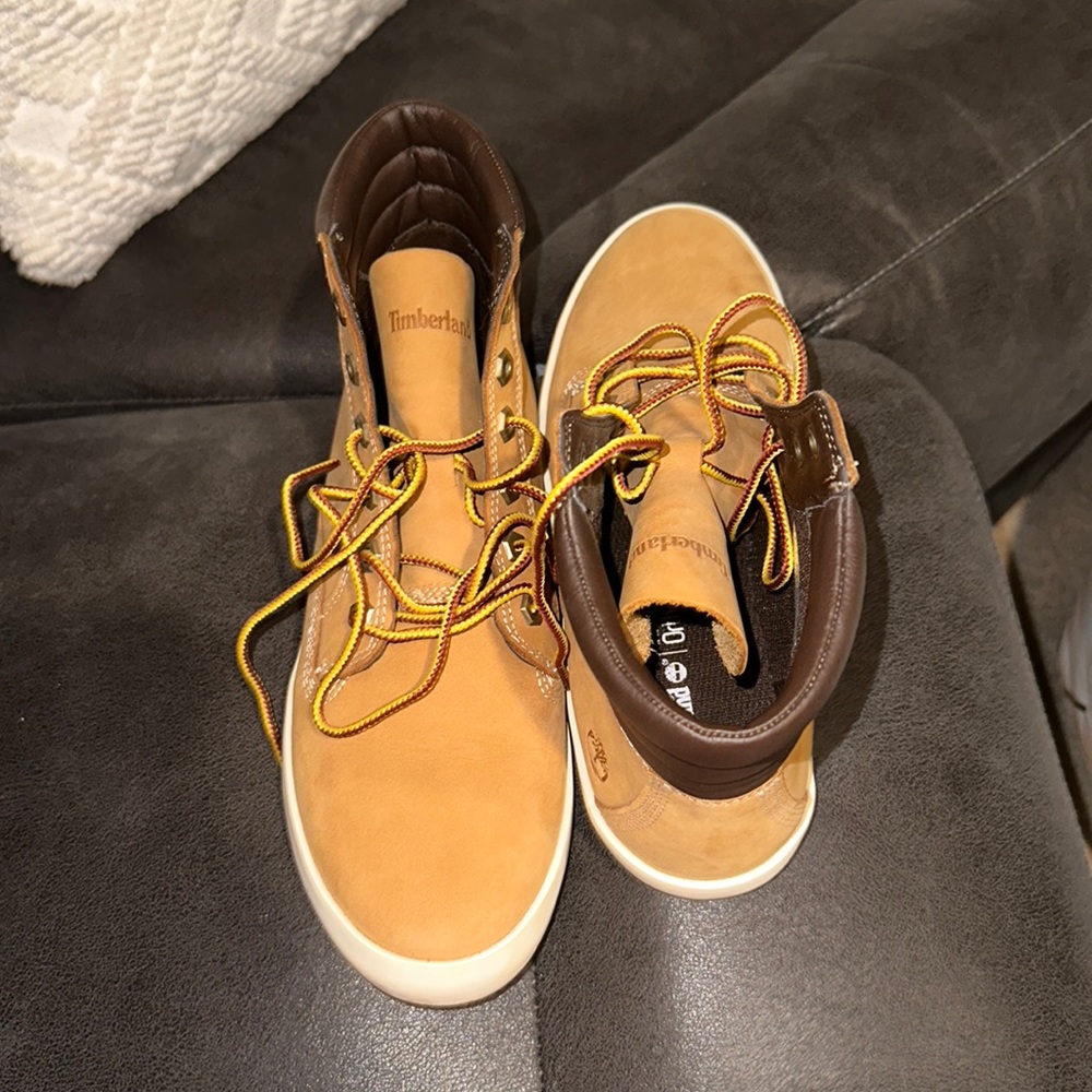 BRAND NEW TIMBERLANDS